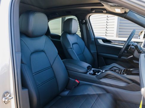 New 2026 Porsche Cayenne E-Hybrid Coupe AWD/4WD image 28