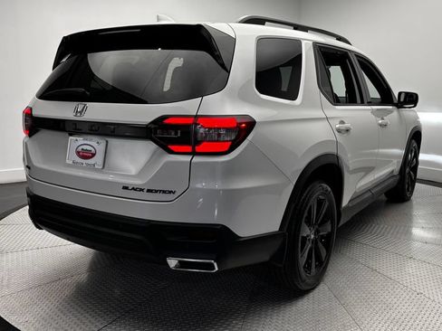 Used 2025 Honda Pilot Black Edition image 48