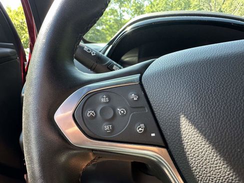 Used 2023 Chevrolet Traverse RS image 30