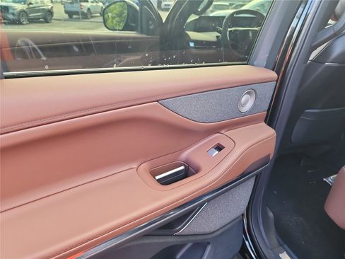 New 2026 Lincoln Navigator Reserve AWD/4WD image 16