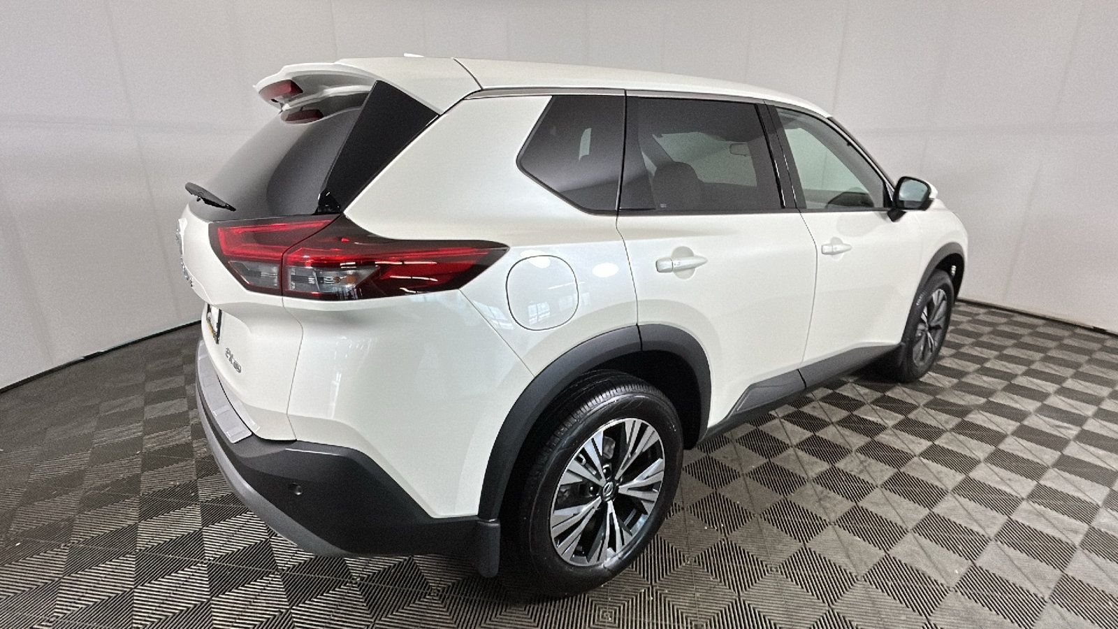 Used 2021 Nissan Rogue SV AWD/4WD image 3