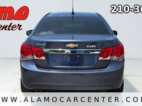 Used 2013 Chevrolet Cruze LS FWD image 4