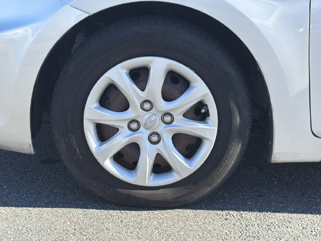 Used 2012 Hyundai Accent GS FWD image 13