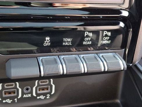 Used 2021 RAM 1500 Laramie w/ Sport Appearance Package AWD/4WD image 27