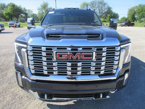 New 2026 GMC Sierra 3500 Denali w/ Denali Reserve Package AWD/4WD image 11