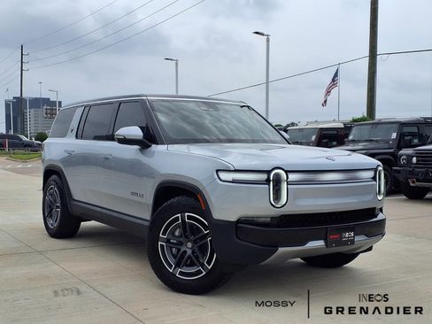 Used 2025 Rivian R1S Adventure AWD/4WD image 1