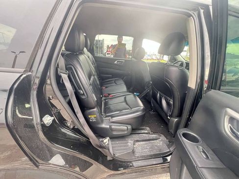 Used 2020 Nissan Pathfinder SL FWD image 11