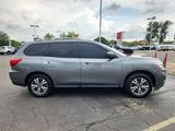 Used 2020 Nissan Pathfinder SV image 2