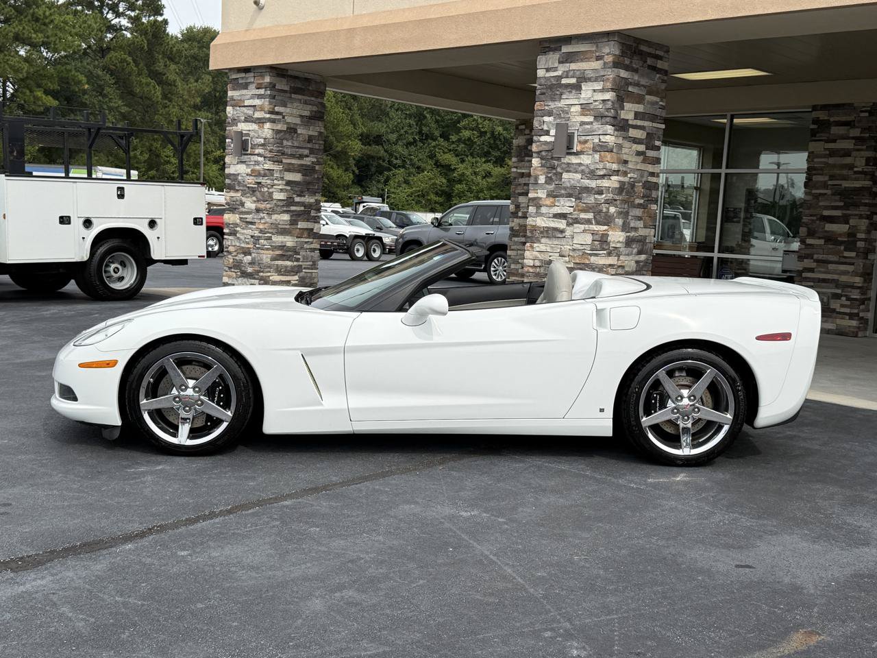 Used 2006 Chevrolet Corvette Convertible w/ Preferred Equipment Group RWD image 2