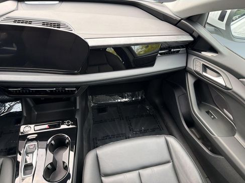 Used 2025 Audi A6 e-tron Premium Plus w/ Premium Plus RWD image 30