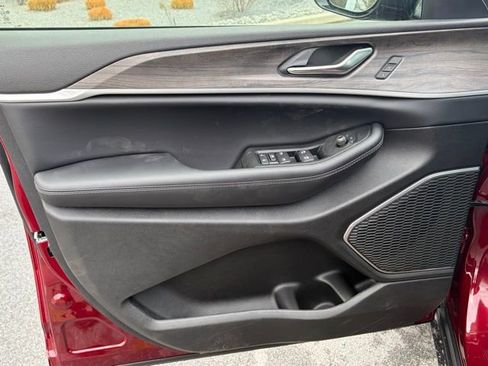 New 2025 Jeep Grand Cherokee L Limited image 12