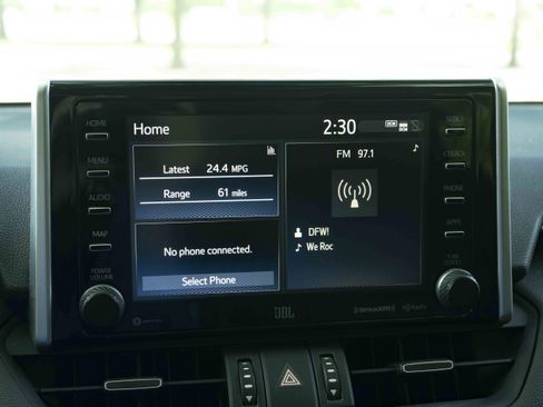 Used 2020 Toyota RAV4 XLE Premium FWD image 29