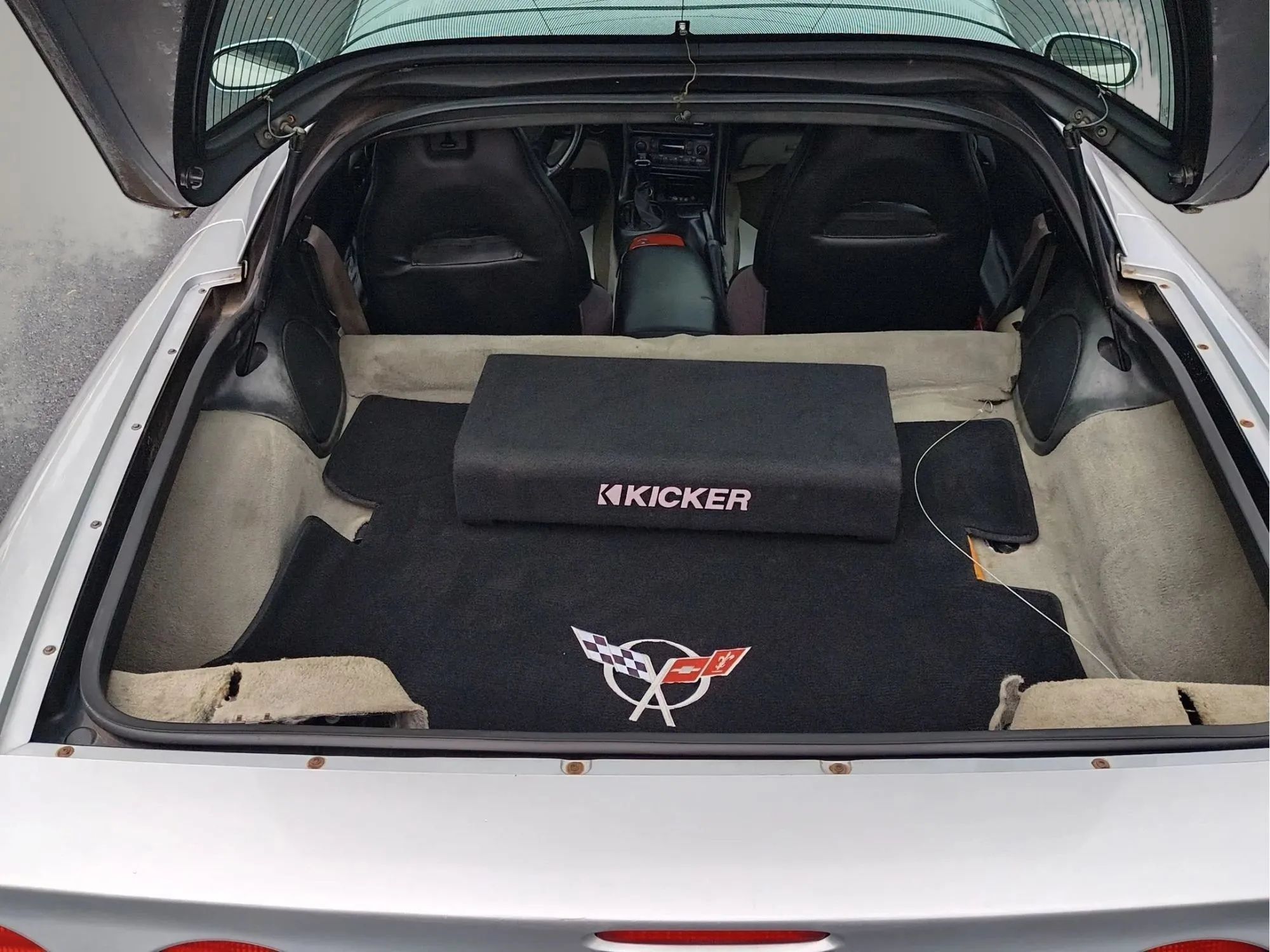 Used 1998 Chevrolet Corvette Coupe RWD image 10
