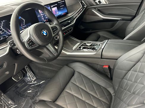 Certified 2025 BMW X7 xDrive40i w/ M Sport Package image 4