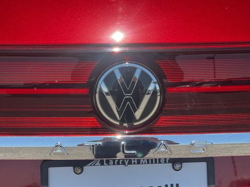 Used 2024 Volkswagen Atlas SEL Premium R-Line AWD/4WD image 12
