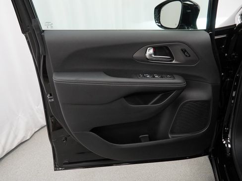 New 2026 Chrysler Pacifica Select image 27