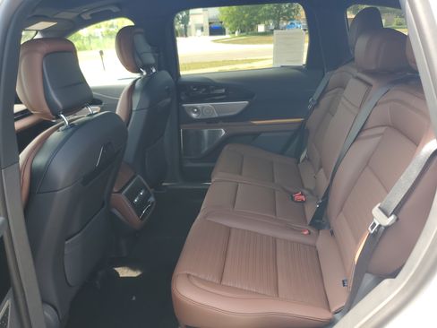 New 2026 Lincoln Nautilus Reserve AWD/4WD image 28