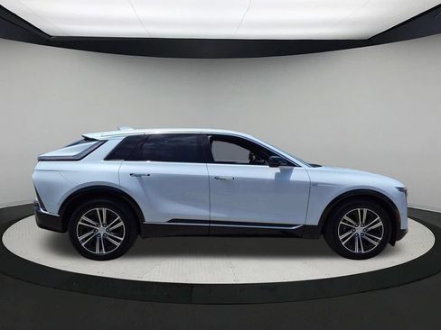 New 2026 Cadillac Lyriq Luxury AWD/4WD image 6