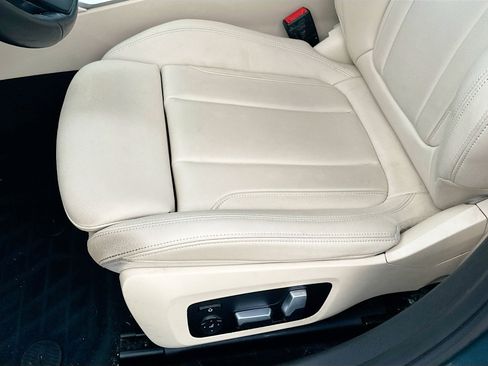 Used 2021 BMW 330i Sedan w/ Premium Package image 19