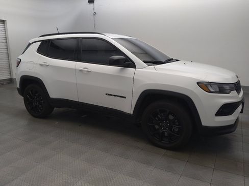 Used 2025 Jeep Compass Latitude w/ Altitude Special Edition AWD/4WD image 11