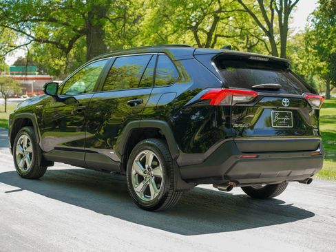 Used 2021 Toyota RAV4 XLE Premium AWD/4WD image 7
