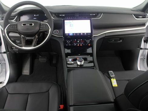 New 2025 Jeep Grand Cherokee Limited image 12