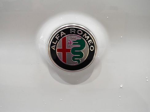 Used 2023 Alfa Romeo Stelvio Veloce AWD/4WD image 15