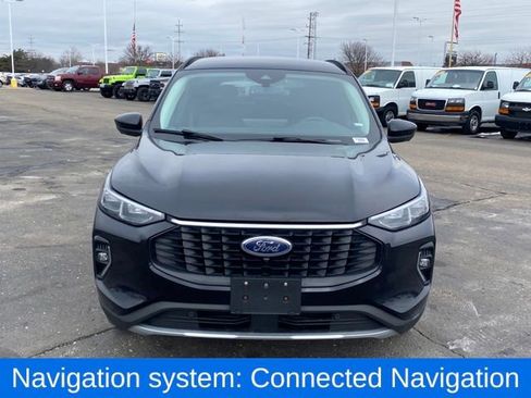 Used 2023 Ford Escape Platinum AWD/4WD image 2