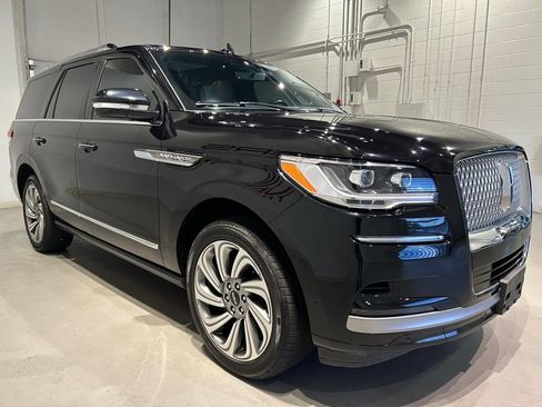 Used 2024 Lincoln Navigator Reserve w/ Equipment Group 201A AWD/4WD image 7