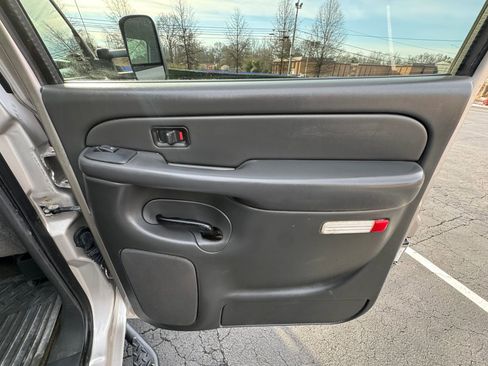 Used 2006 Chevrolet Silverado 2500 LT w/ Heavy-Duty Power Package image 21