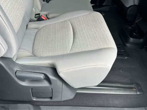 Used 2025 Toyota Sienna LE FWD image 21