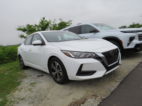 Used 2022 Nissan Sentra SV FWD image 2