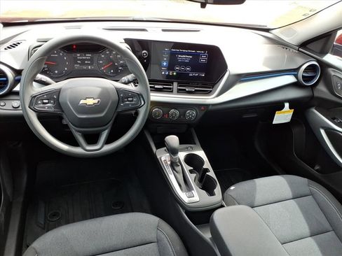 New 2026 Chevrolet Trax LS w/ LS Convenience Package FWD image 22