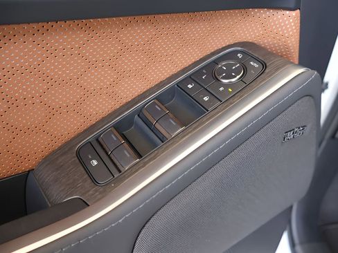 Used 2025 Lexus GX 550 w/ Cold Area Package AWD/4WD image 12