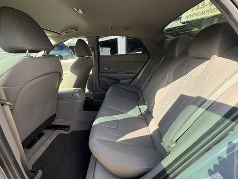 Used 2021 Hyundai Elantra SEL w/ Convenience Package FWD image 11