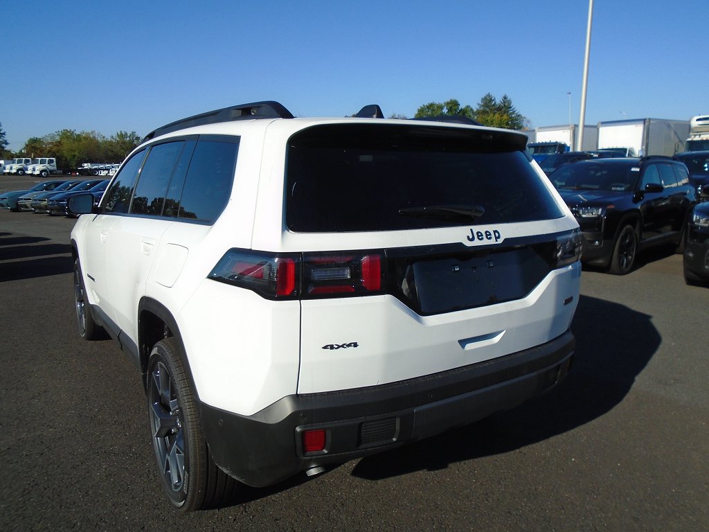 New 2026 Jeep Cherokee Overland w/ Trailer Tow Group AWD/4WD image 4