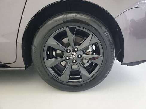 Used 2022 Toyota Sienna XSE w/ XSE Plus Package AWD/4WD image 11