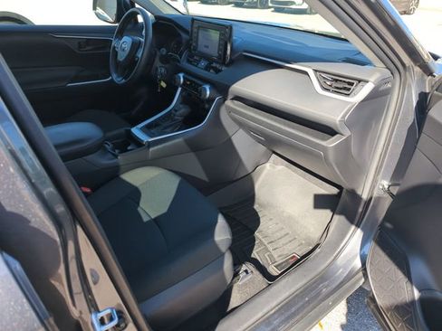 Used 2021 Toyota RAV4 LE image 33