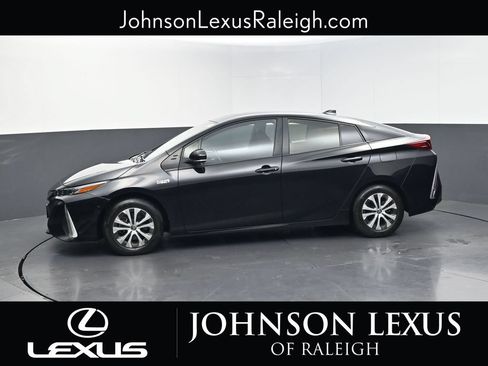 Used 2022 Toyota Prius Prime XLE FWD image 2
