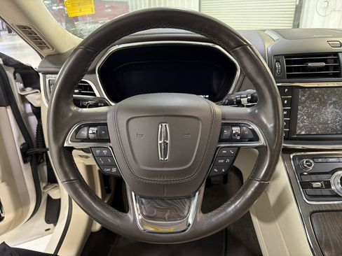 Used 2019 Lincoln Continental Select w/ Continental Climate Package image 16