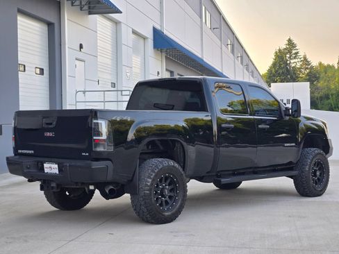 Used 2014 GMC Sierra 2500 SLE w/ SLE Preferred Package AWD/4WD image 8