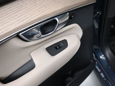 New 2026 Volvo XC90 B6 Plus w/ Protection Package Premier image 16