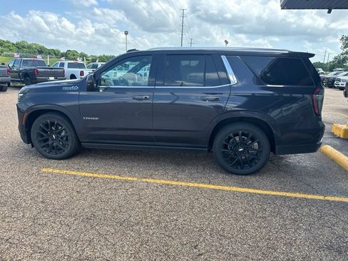Used 2025 Chevrolet Tahoe High Country AWD/4WD image 6