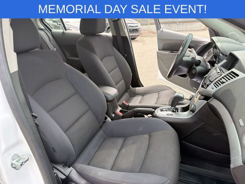 Used 2016 Chevrolet Cruze LT w/ Sun And Sound Package FWD image 27