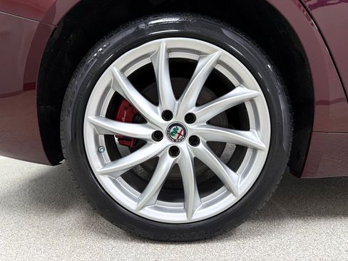Used 2018 Alfa Romeo Giulia AWD image 37