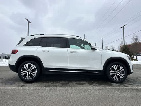 Used 2025 Mercedes-Benz GLB 250 4MATIC image 3