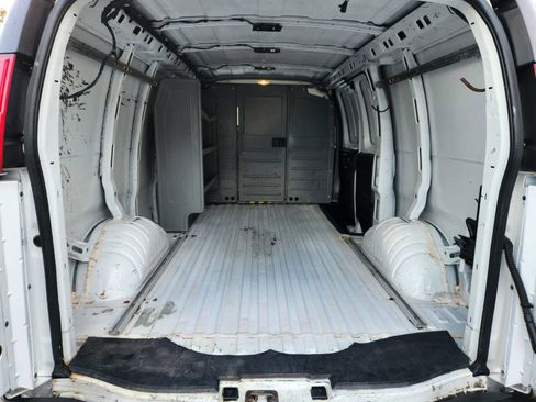 Used 2017 Chevrolet Express 2500 image 12