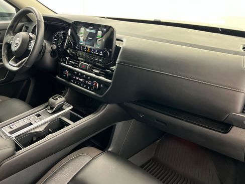 Used 2025 Nissan Pathfinder SL FWD image 26