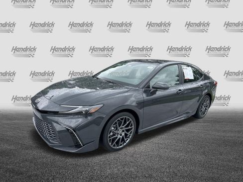 Used 2025 Toyota Camry XSE FWD image 5