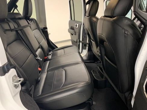 Used 2023 Jeep Wrangler Unlimited Sahara AWD/4WD image 10
